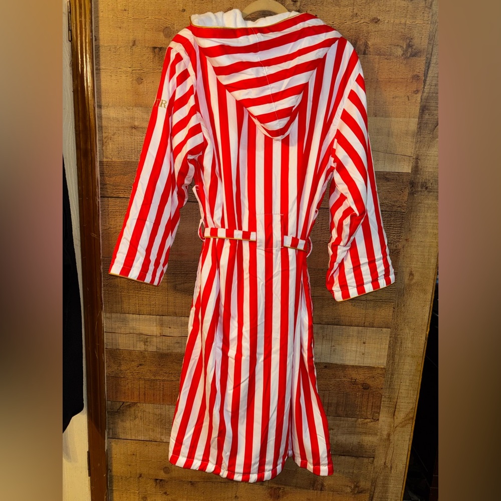 🔥 SOLD🔥Truly Signature VIP Collection Bath Robe - Picture 6 of 7